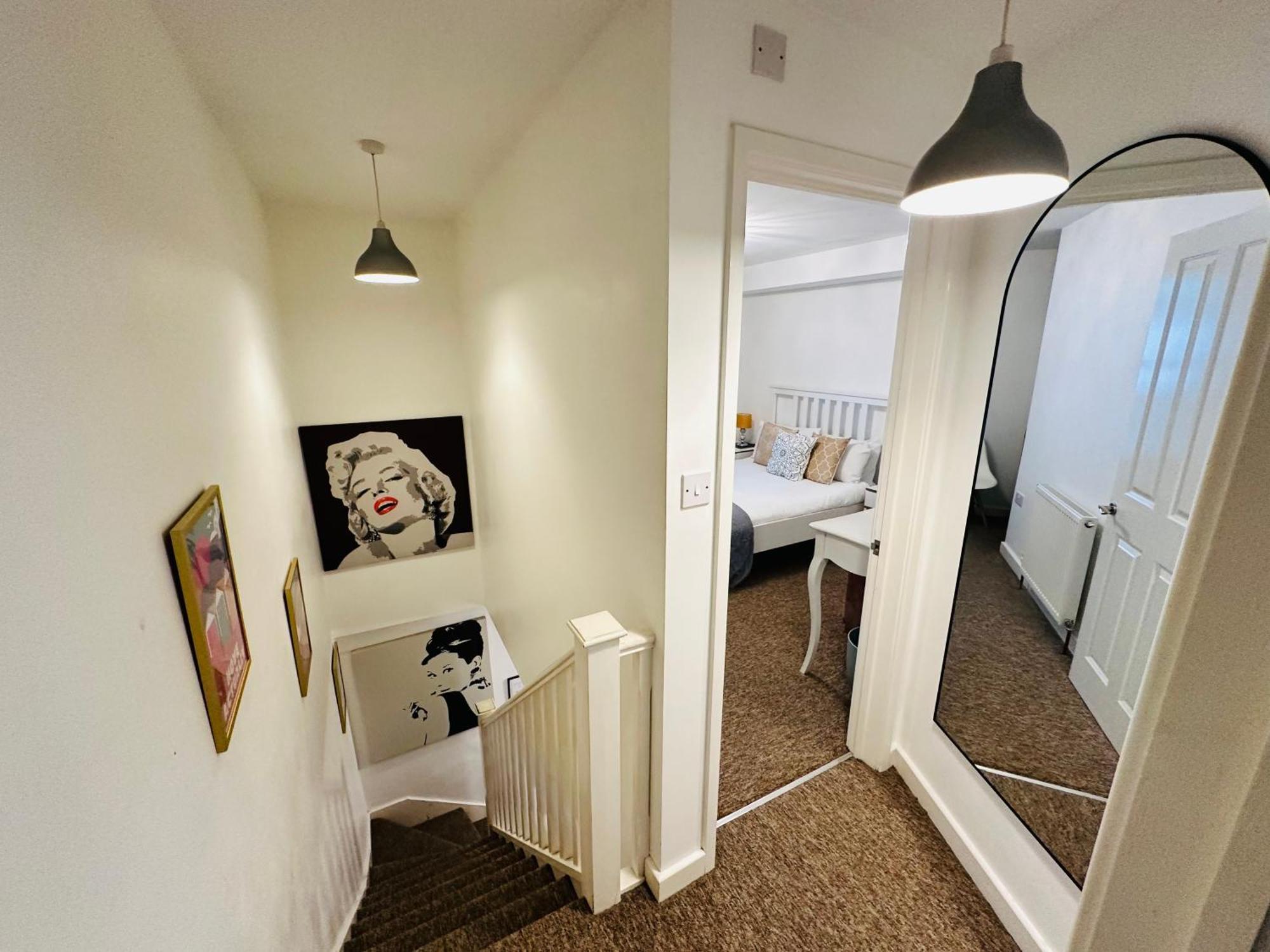 Townhouse: Modern With Private Patio Holiday home *