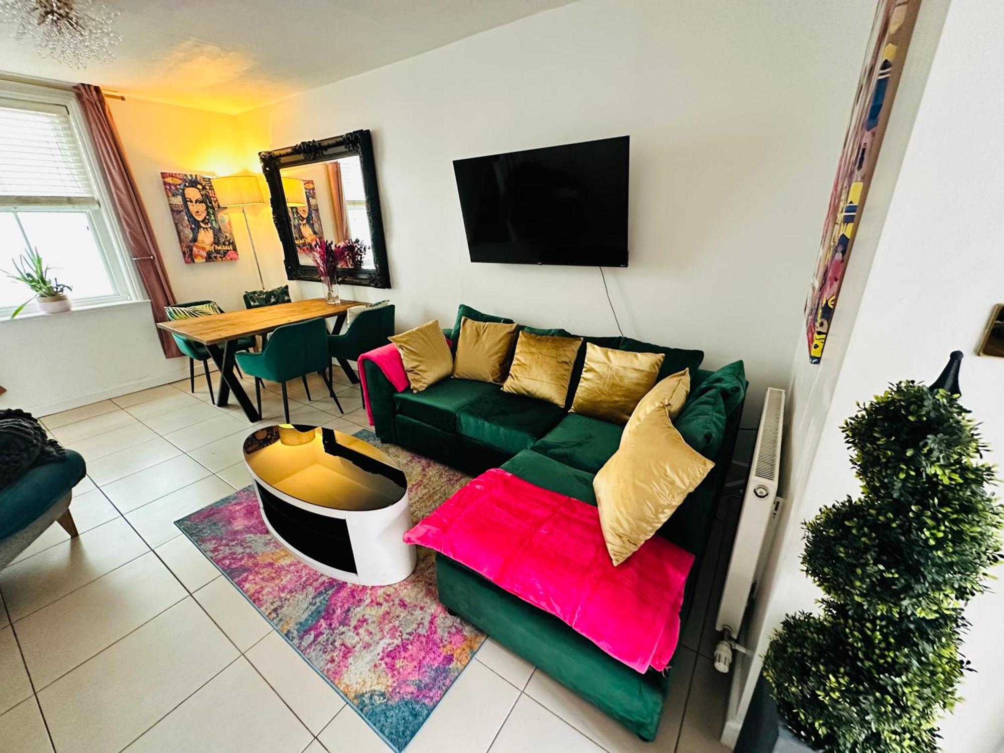 Townhouse: Modern With Private Patio Brighton