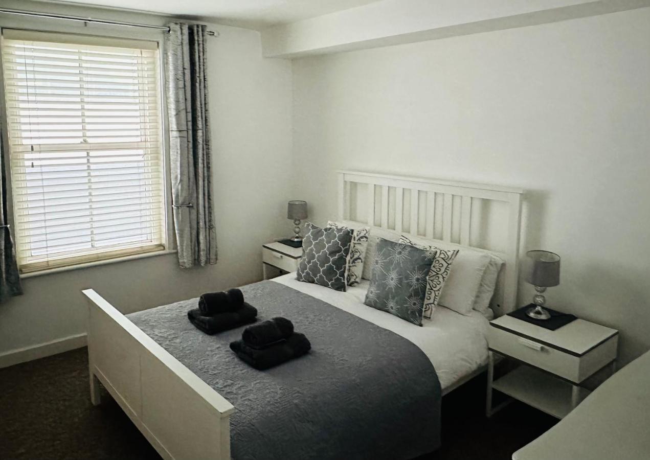 Townhouse: Modern With Private Patio * Brighton