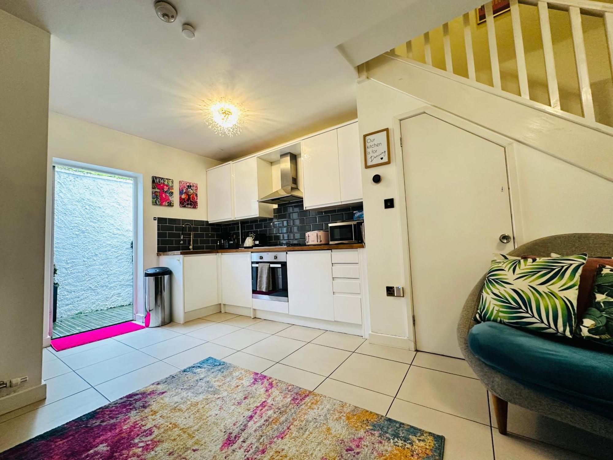 Townhouse: Modern With Private Patio Holiday home Brighton