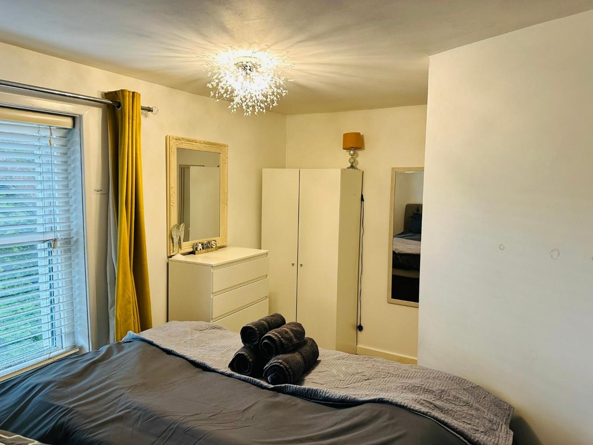 Townhouse: Modern With Private Patio *